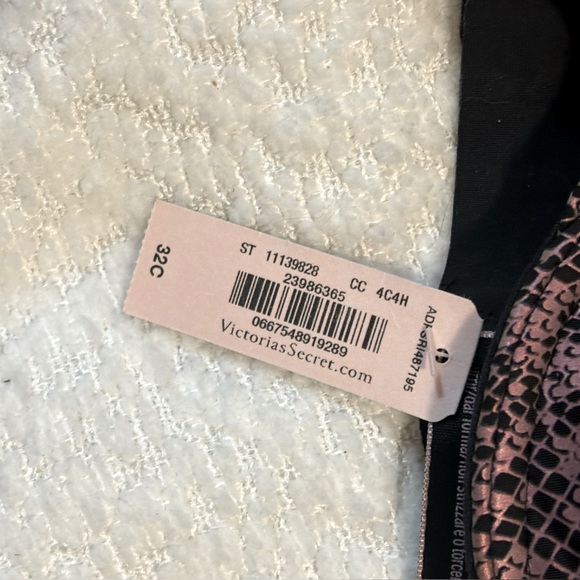 Victoria’s Secret bra 32C, NWT. - Picture 3 of 3